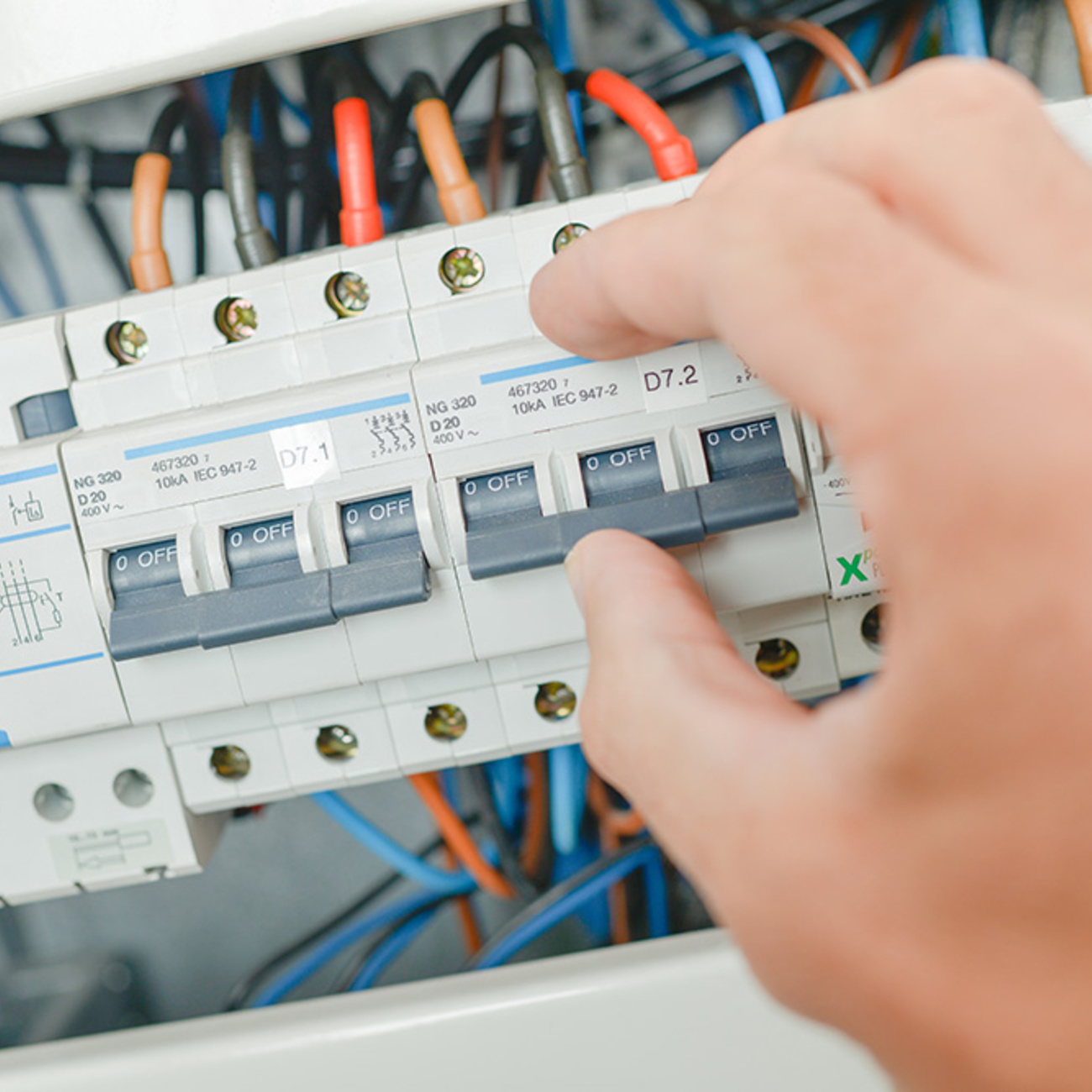 Elektro&shy;installation bei Muster Elektro in Musterstadt